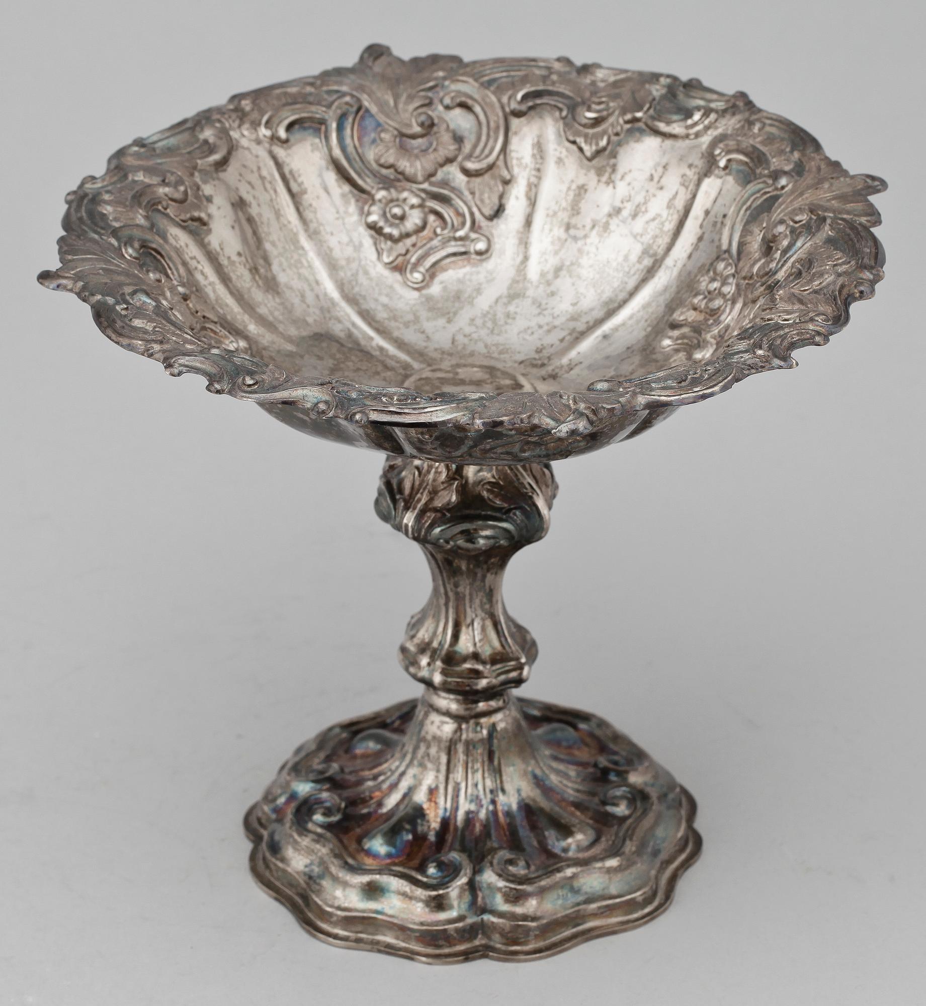 SKÅL PÅ FOT, silver, nyrokoko, Adolf Lilja Stockholm 1850. Vikt ca 360 gram.