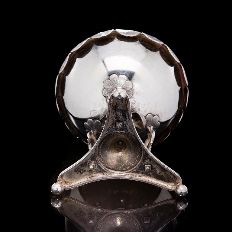 A SUGAR BOWL WITH LID, silver, Empire, 1823 Turku, Finland.
