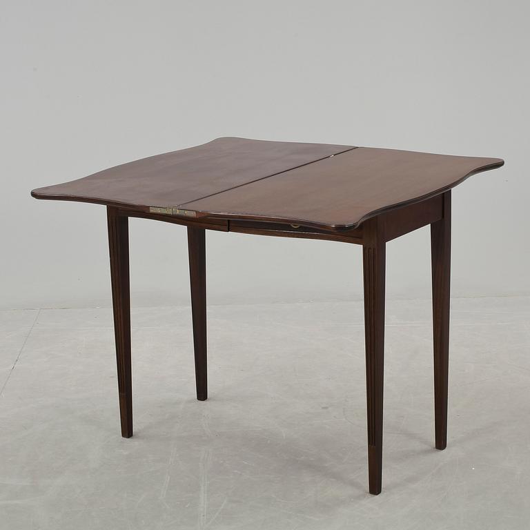 SPELBORD. Engelsk stil. 1900-tal.