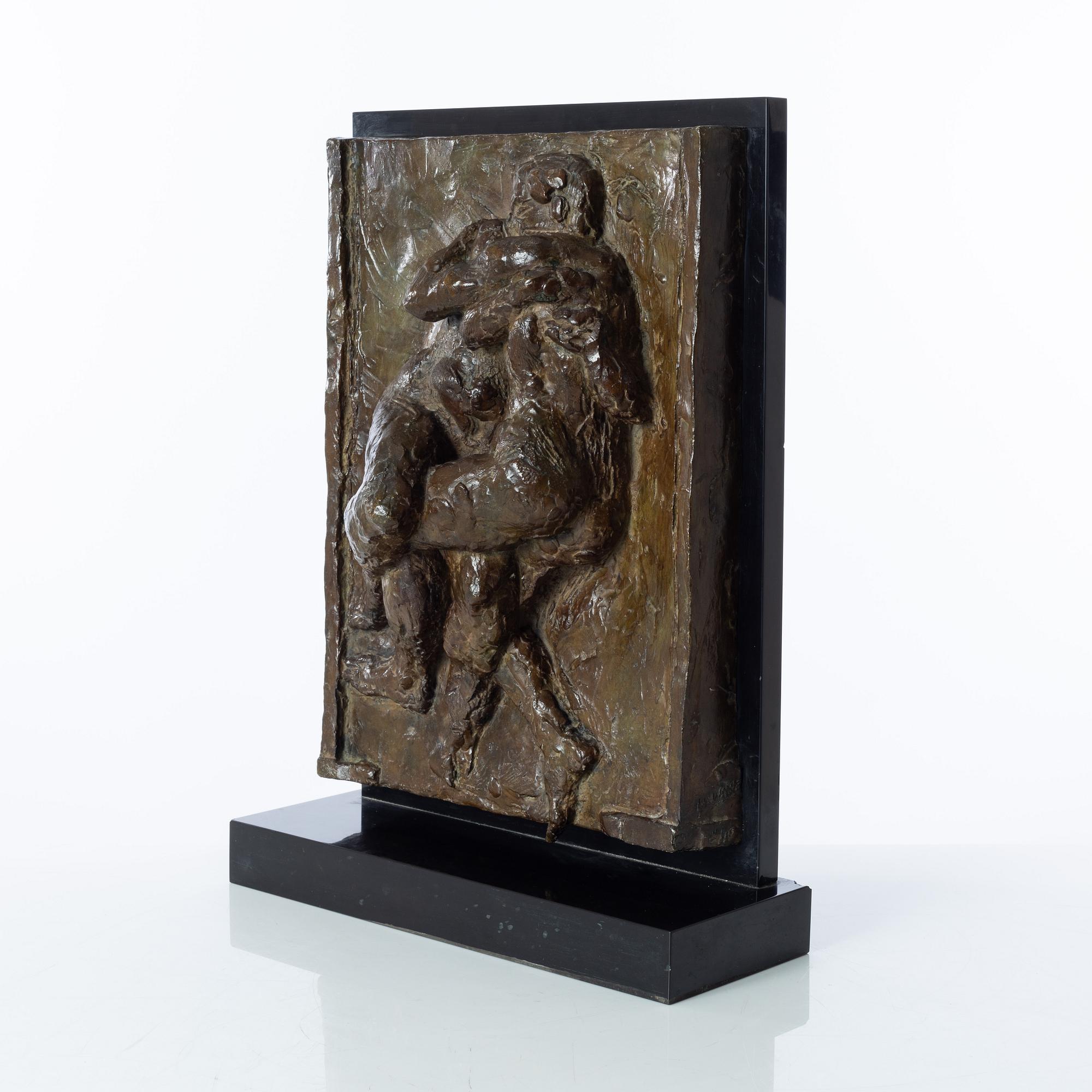 Gudmar Olovson, relief/skulptur. Signerad. Numrerad. Gjutarstämpel. Brons, total höjd 47,5 cm, längd 35 cm.