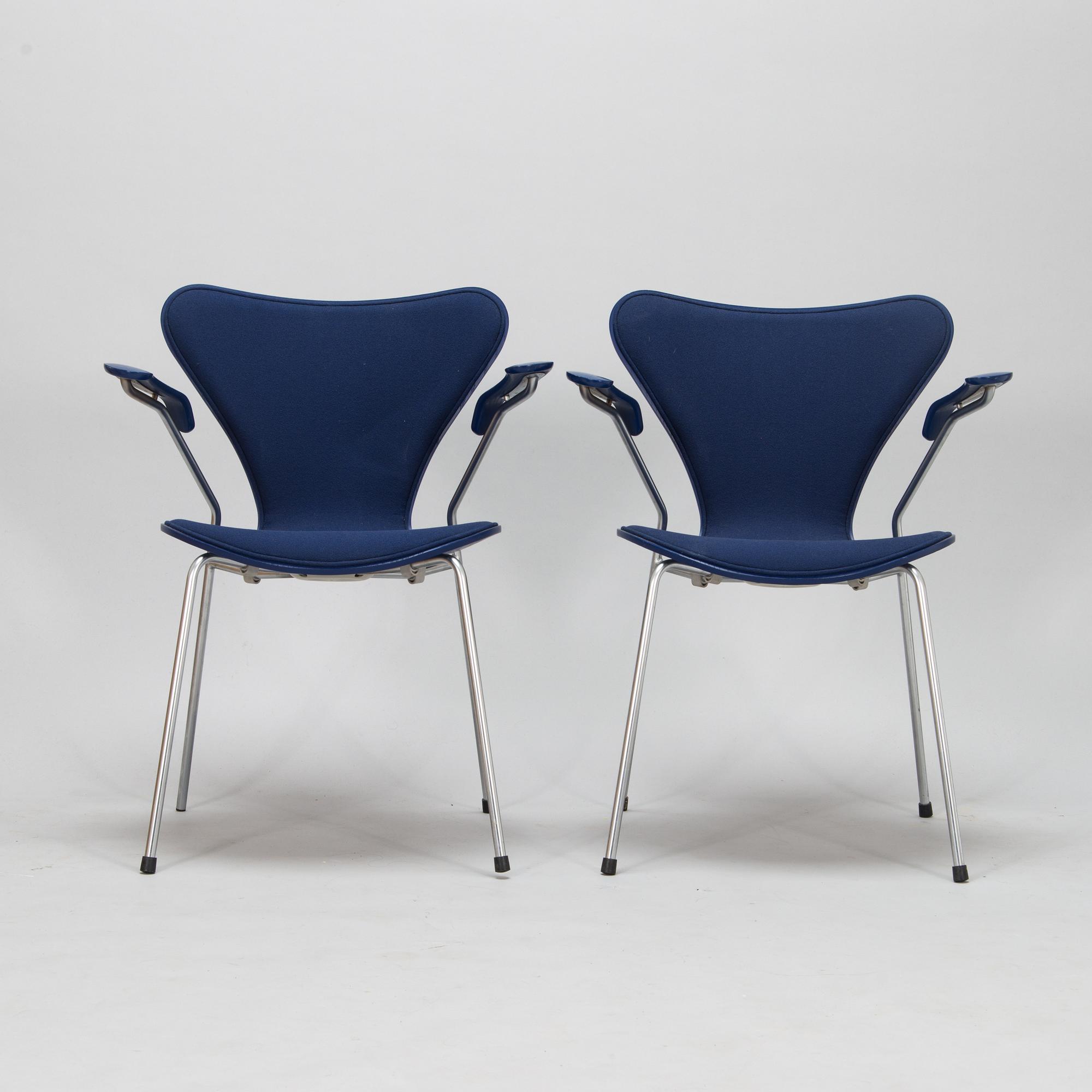 Arne Jacobsen, tuoleja 3+1, "Sjuan", Fritz Hansen, Tanska,1999-2001.