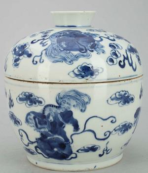 URNOR med LOCK, ett par, porslin, Kina, Qing dynastin 1800-talets slut.