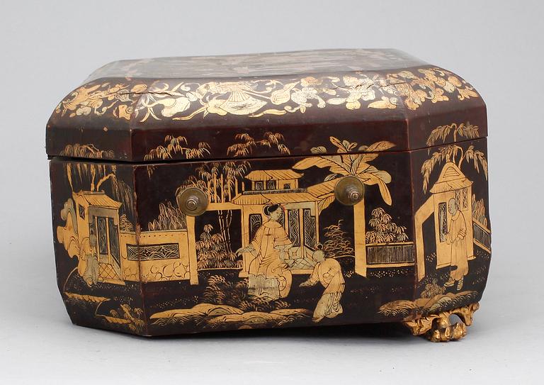 SCHATULL, lackerat trä. Qing dynastin, 1800-tal.