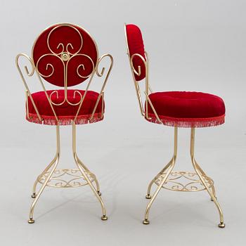 A pair of late 20th century chairs.