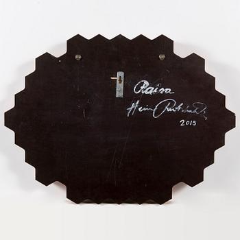 HEINI RIITAHUHTA, hexagonreliefi, posliinia, "Raisa", signeerattu Heini Riitahuhta 2015.