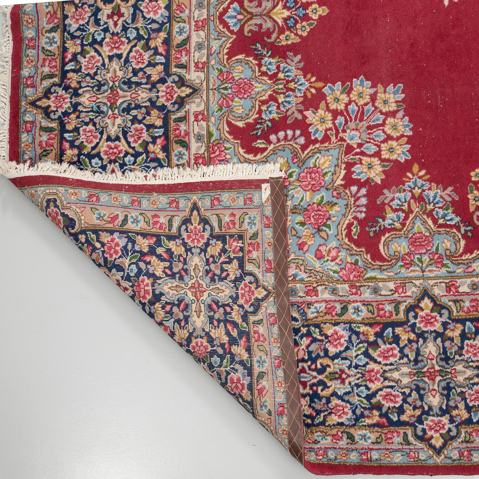 Carpet, Kirman, 405 x 298 cm.