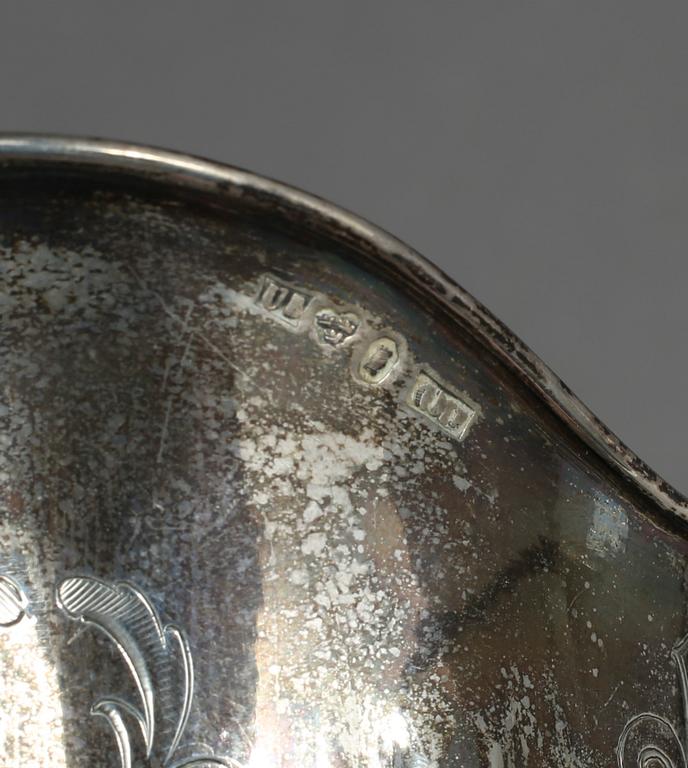 KANNA OCH GRÄDDKANNA, silver, Gustaf Möllenborg Feron, Stockholm bla 1860. Total vikt ca 1266 gram.