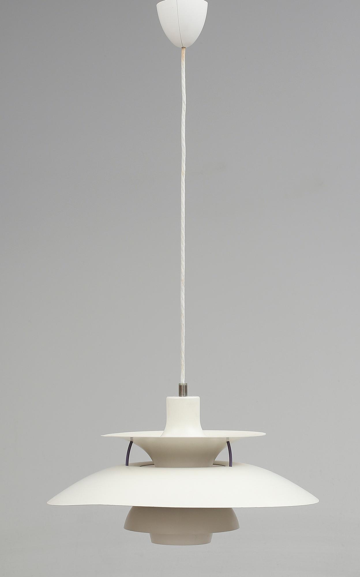 TAKLAMPA, PH 5, Poul Henningsen för Louis Poulsen, Danmark. Höjd ca 30 cm.