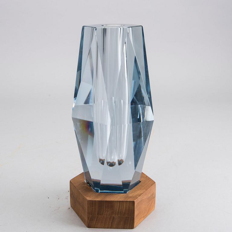 A 1960's 'Diamant' glass vase by Asta Strömberg, Strömbergshyttan.