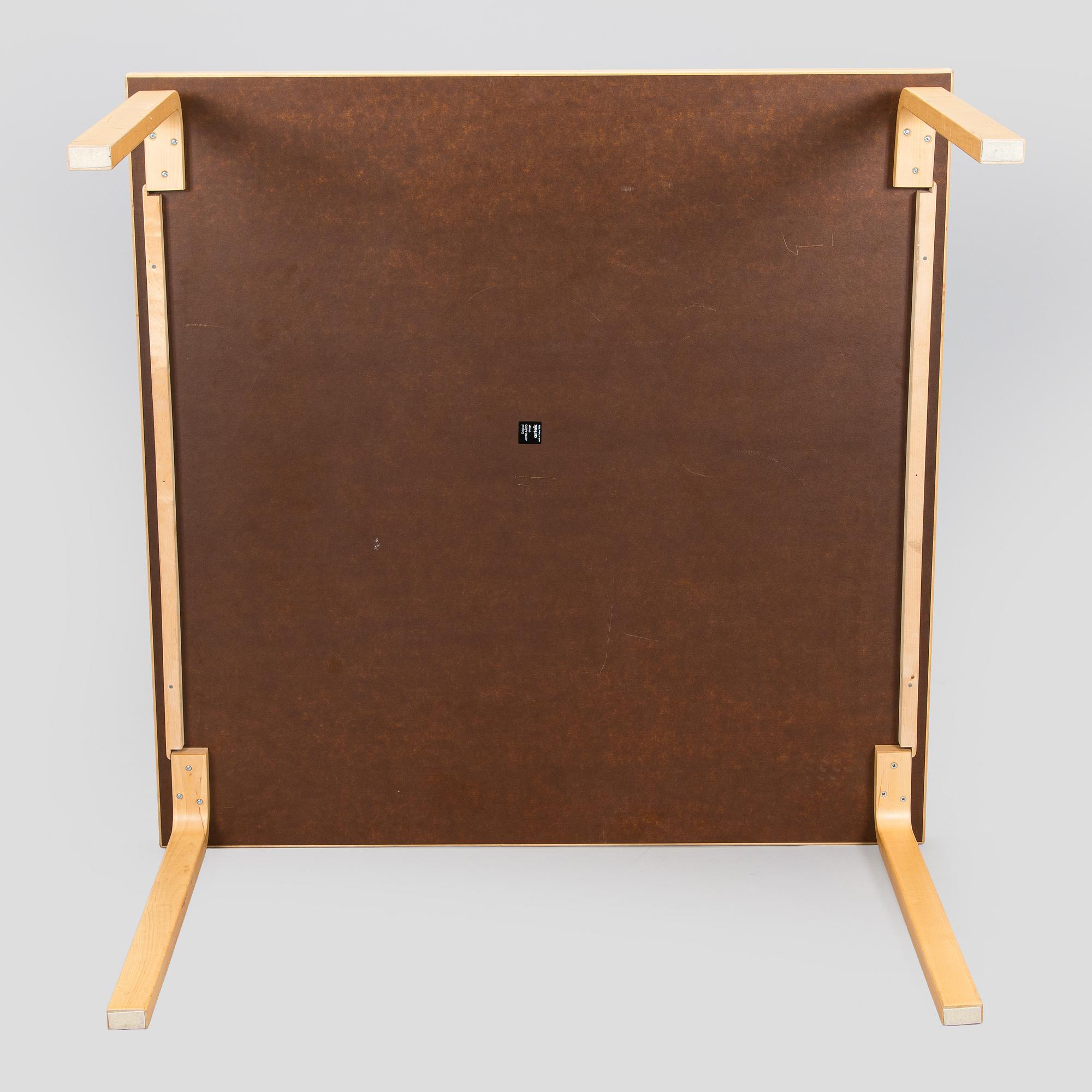 Alvar Aalto, bord, modell 84, Artek 2006.