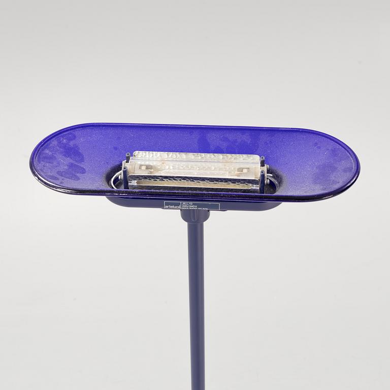 Perry King, Santiago Miranda & Gianluigi Arnald, a 'Jill' uplight from Arteluce/Flos.