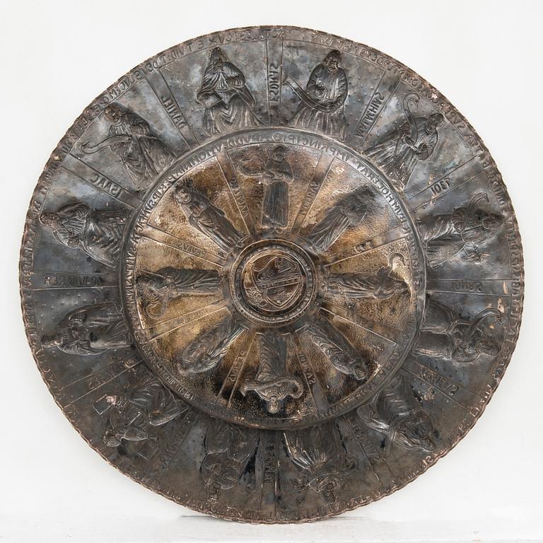 A silver platter around 1900 weight 1520 grams.