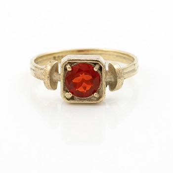 Ring, 14K gold with fire opal.