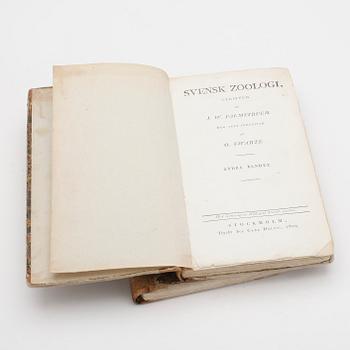BOK. PALMSTRUCH, J. W. "SVENSK ZOOLOGI" 2 vol. Stockholm, Tryckt hos Carl Delén 1809.