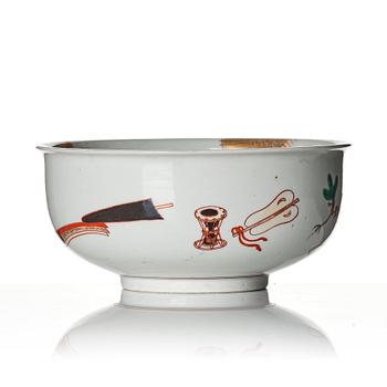 A Japanese porcelain bowl, Edo period (1603-1868).