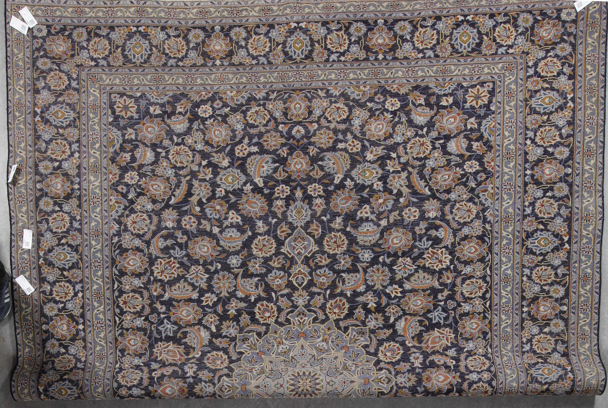 MATTA, Keshan, ca 408x300 cm.