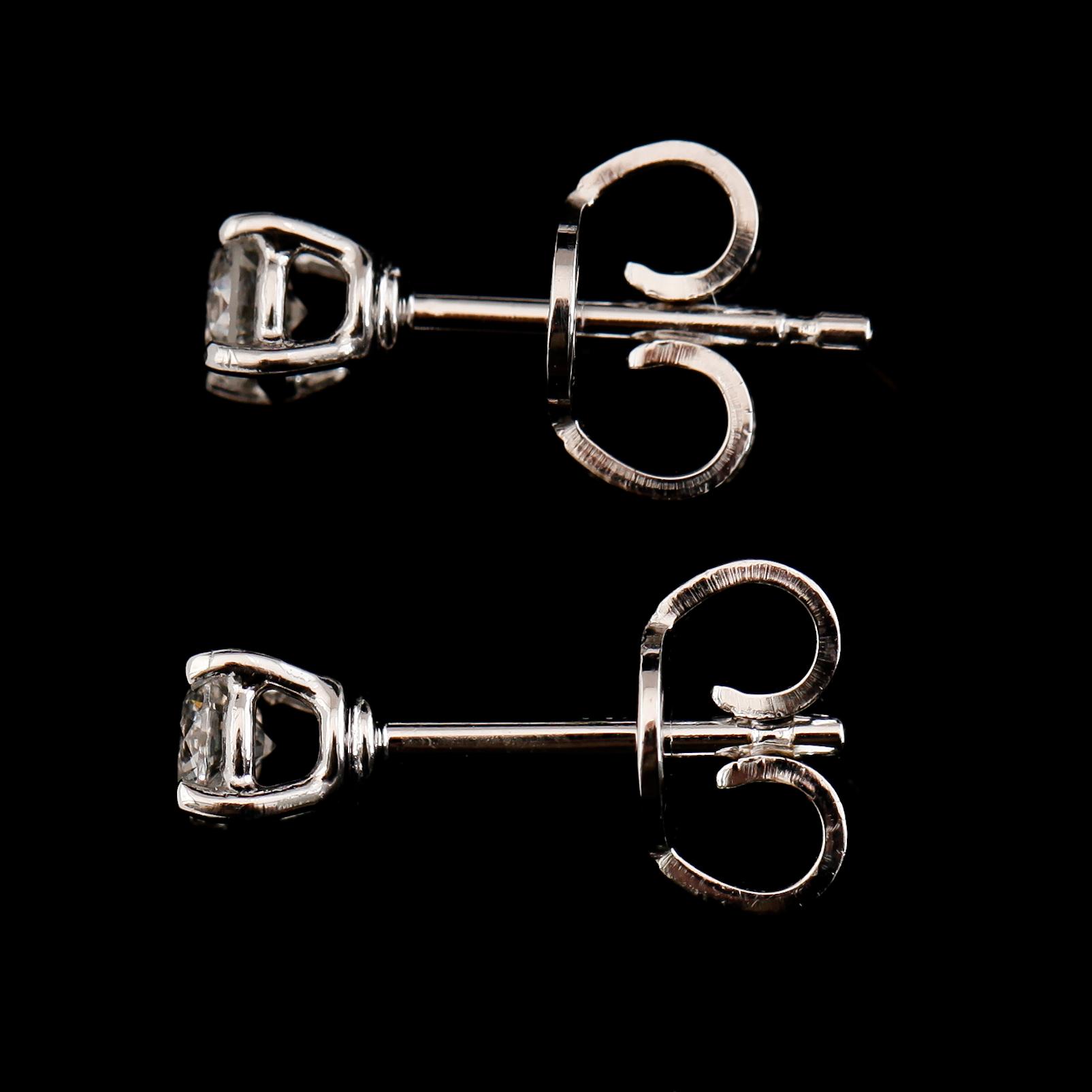 ÖRHÄNGEN, 1 par, 18K vitguld, briljantslipade diamanter tot ca 0.28 ct.