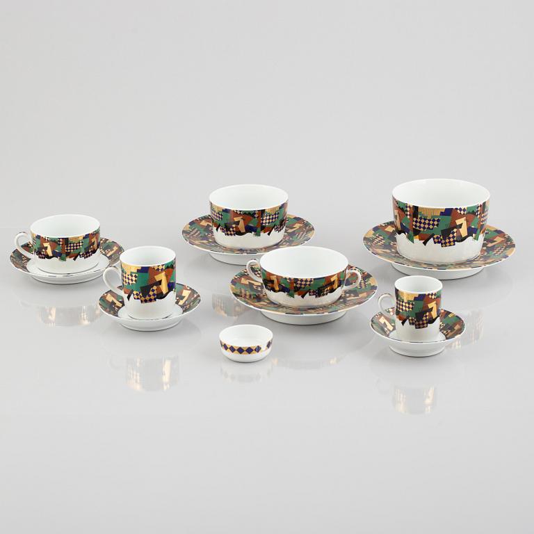 Heikki Orvola, a 135 piece porcelain service, "Festivo", Arabia/Rörstrand, 1980's.