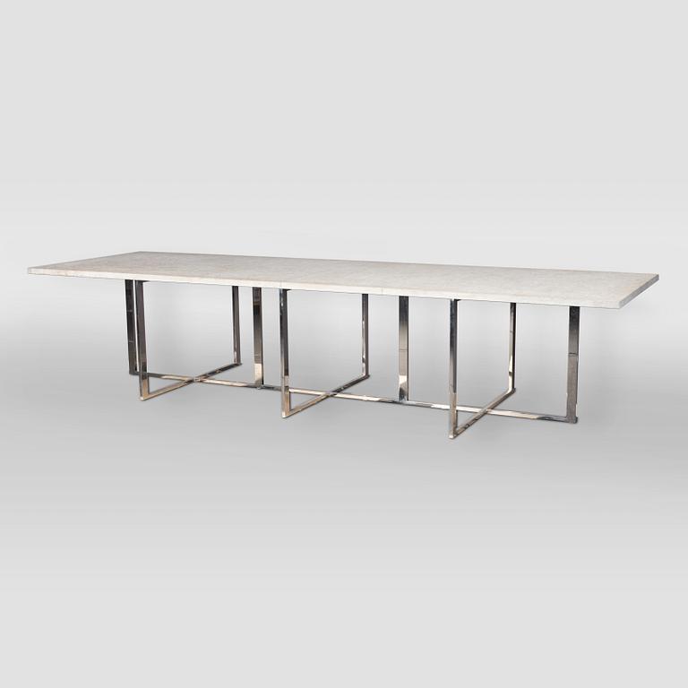 A contemporary dining table by Jordens Arkitekter.