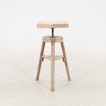 Easel and chevalet, early 20th century.