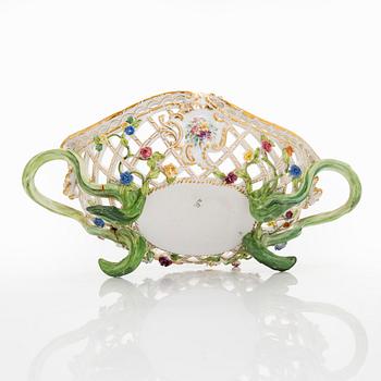 Jardinière, porcelain, Imperial Porcelain Factory, Alexander II, 1855–81.