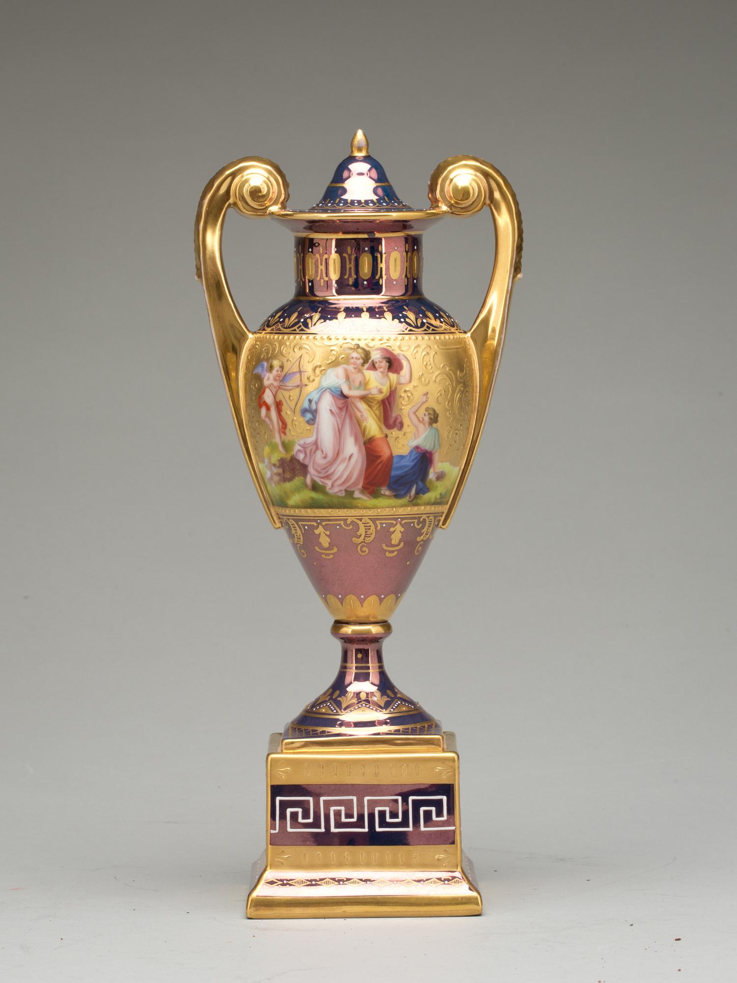 LOCKURNA, porslin, Wien, 1900-talets början.