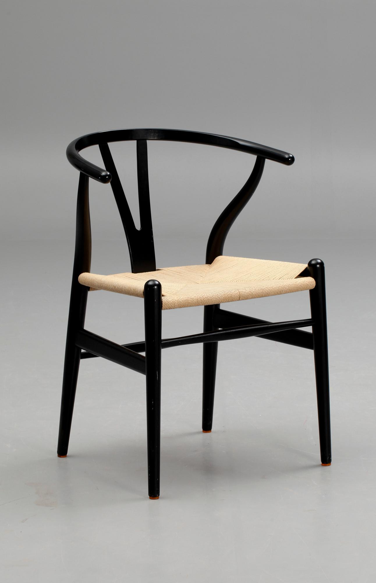 KARMSTOL. "Y-stolen". Hans Wegner för Carl Hansen & son, Odense.