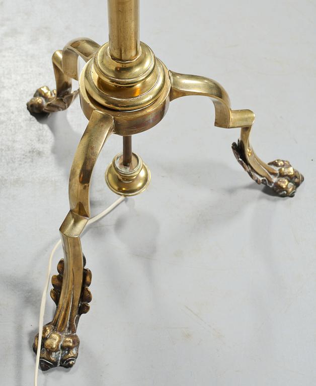 GOLVLAMPA, mässing, omkring år 1900.