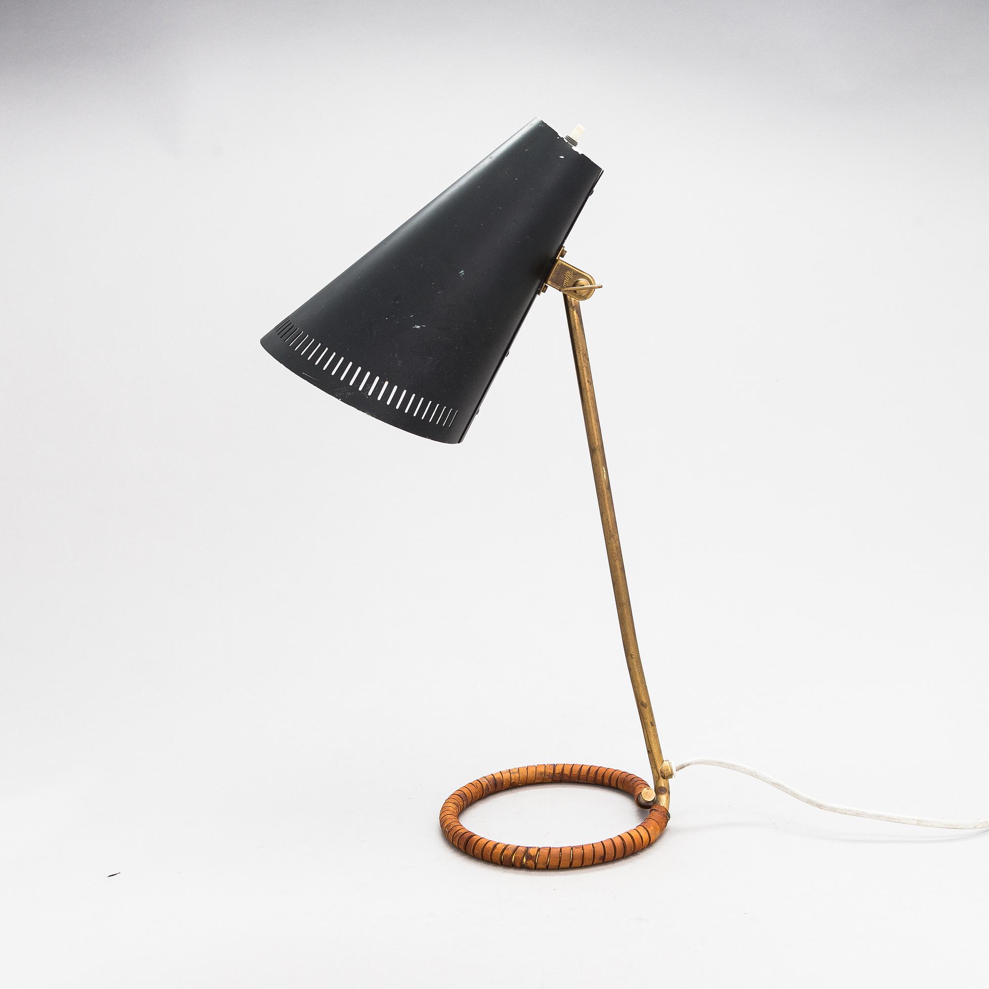 Mauri Almari, Bordslampa, K11-15, Idman, 1900-talets mitt.