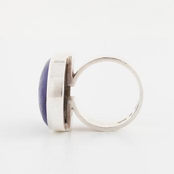 CECILIA JOHANSSON, Göteborg, 2001 a cabochon cut lapis lazuli ring.