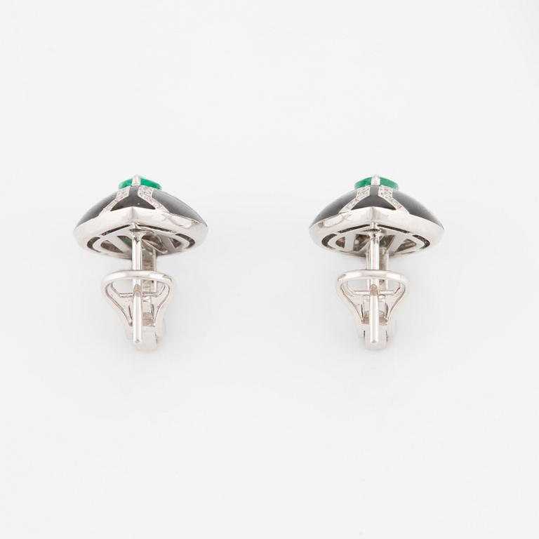 Earrings in 18K white gold with onyx, drop-shaped emeralds, and brilliant-cut diamonds.