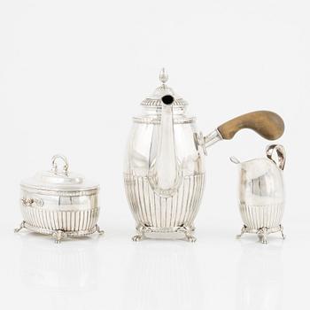 A three piece silver coffee set by Johan Rönnqvist and sons, Örebro 1916.