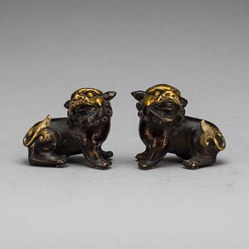 FIGURINER, ett par, brons, Kina. 1800/1900-tal.