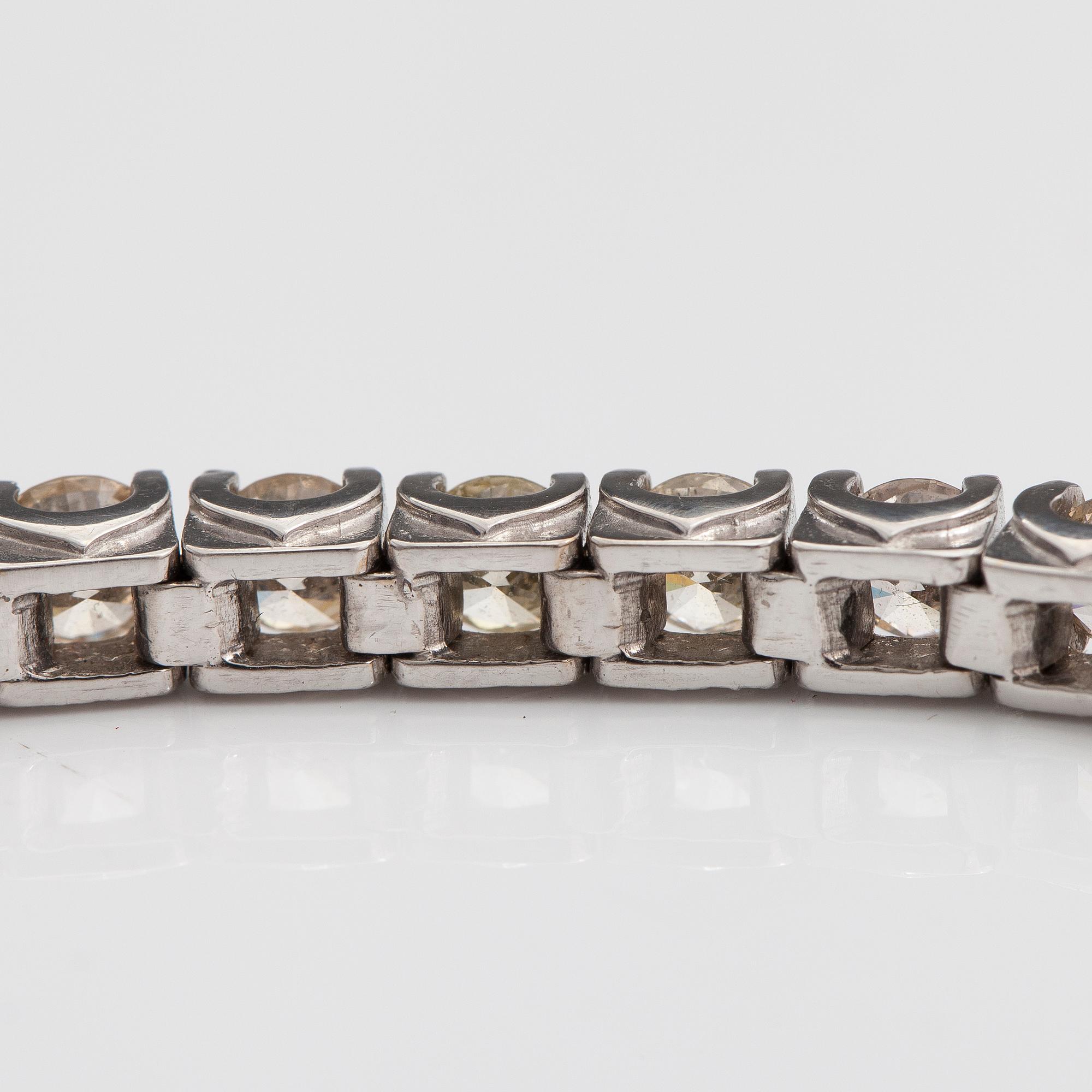 ARMBAND, 18K vitguld, briljantslipade diamanter ca 11.34 ct tot.