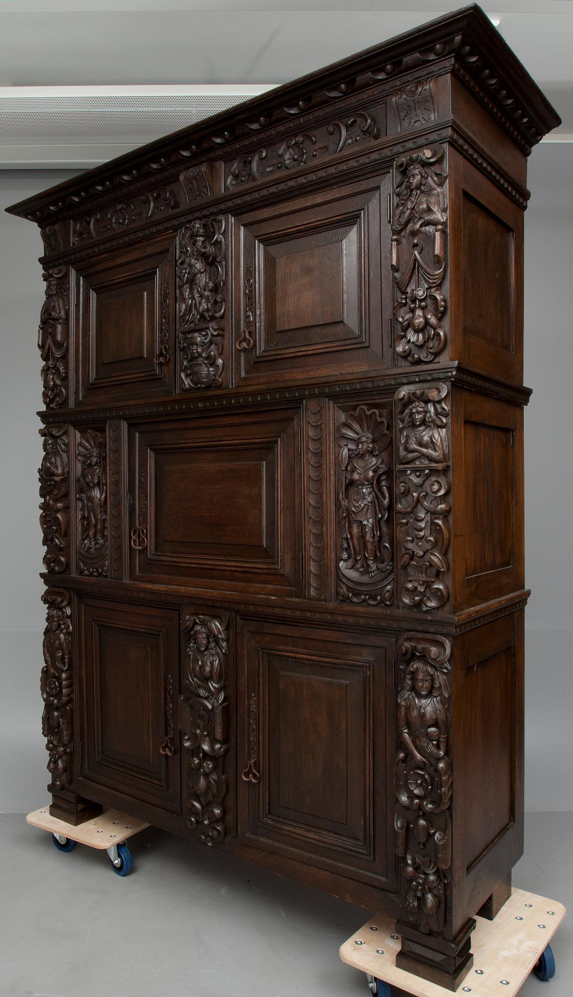 SKÅP, renässansstil, Mellaneuropa 1900-tal.