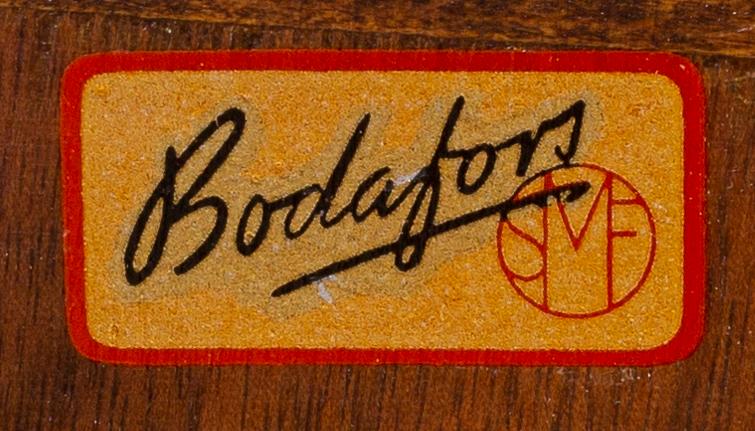 SKÅP. "Eugen" Svenska möbelfabrikerna Bodafors 1900-talets mitt.