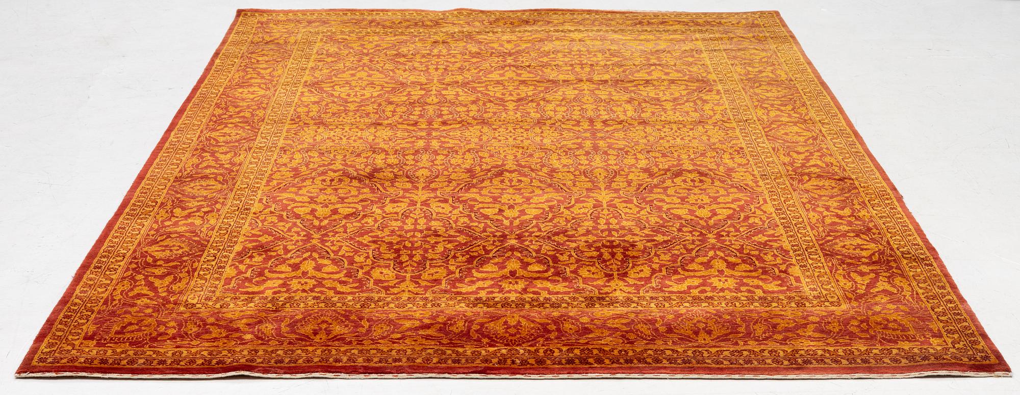 A carpet from Northern India / Pakistan, c, 290 x 200 cm.