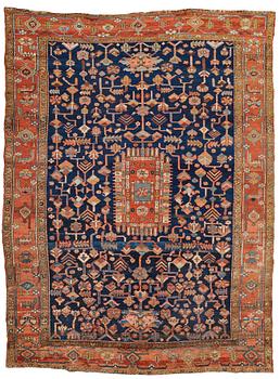 A CARPET, semi-antique, Heriz, ca 346,5 - 354 x 265,5 cm.