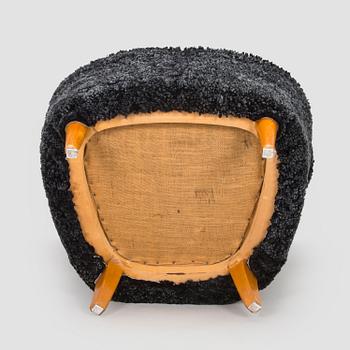 A mid-20th century armchair.