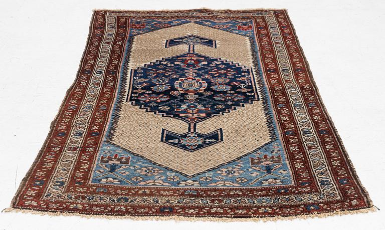 An oriental rug, c. 175 x 102 cm.