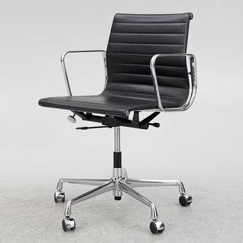 Charles & Ray Eames, an office swiwel chair, "EA117", Vitra.