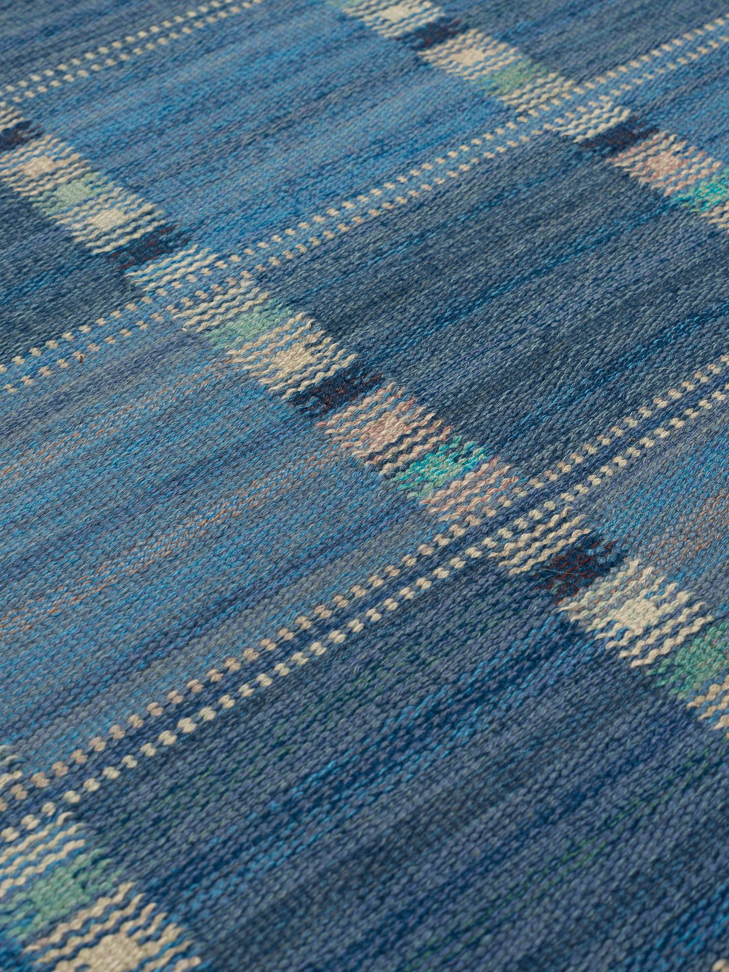 MATTA, "Falurutan starkblå", rölakan, ca 196,5 x 139,5 cm, signerad AB MMF BN.