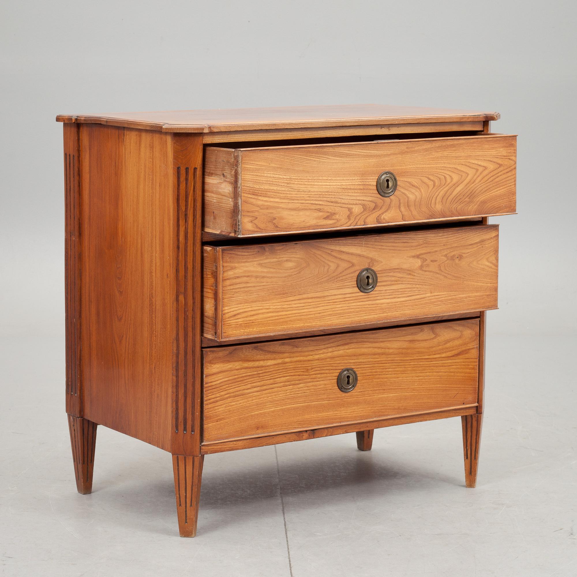 BYRÅ, sengustaviansk stil, 1800-tal.