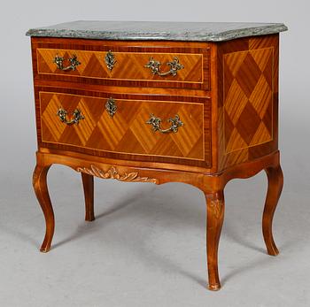 BYRÅ, rokokostil, 1900-talets andra hälft.