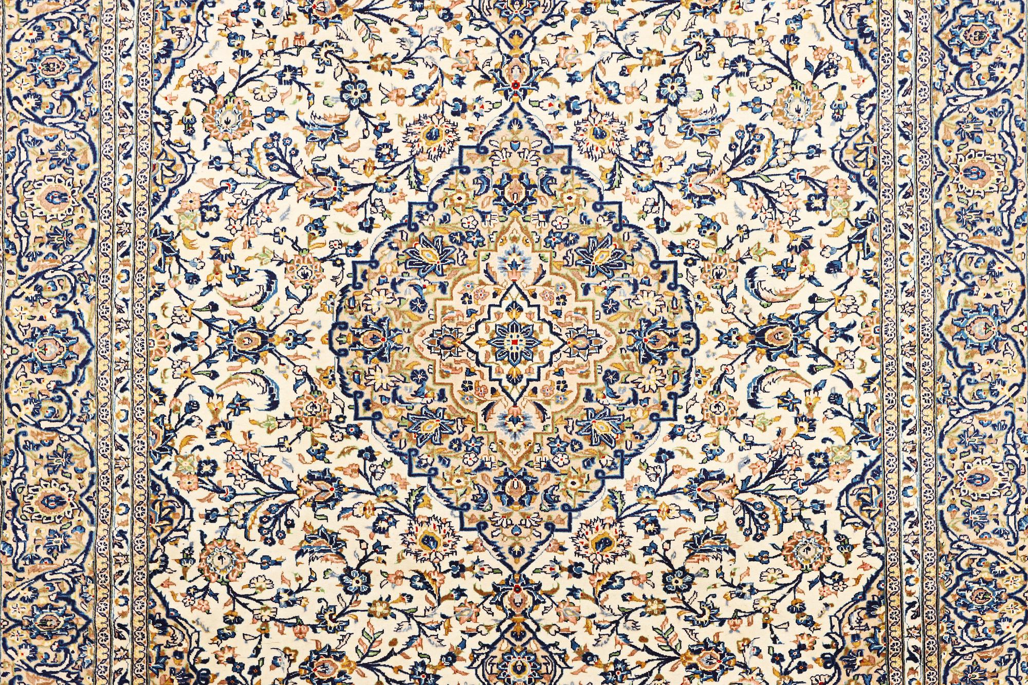 A Kashan rug, a. 250 x 242 cm.