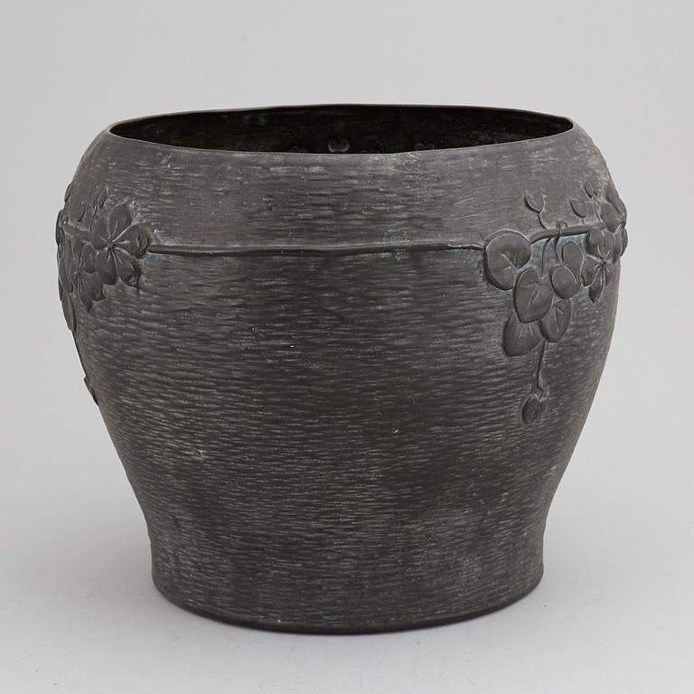 A Jugend flower pot, early 20th Century.