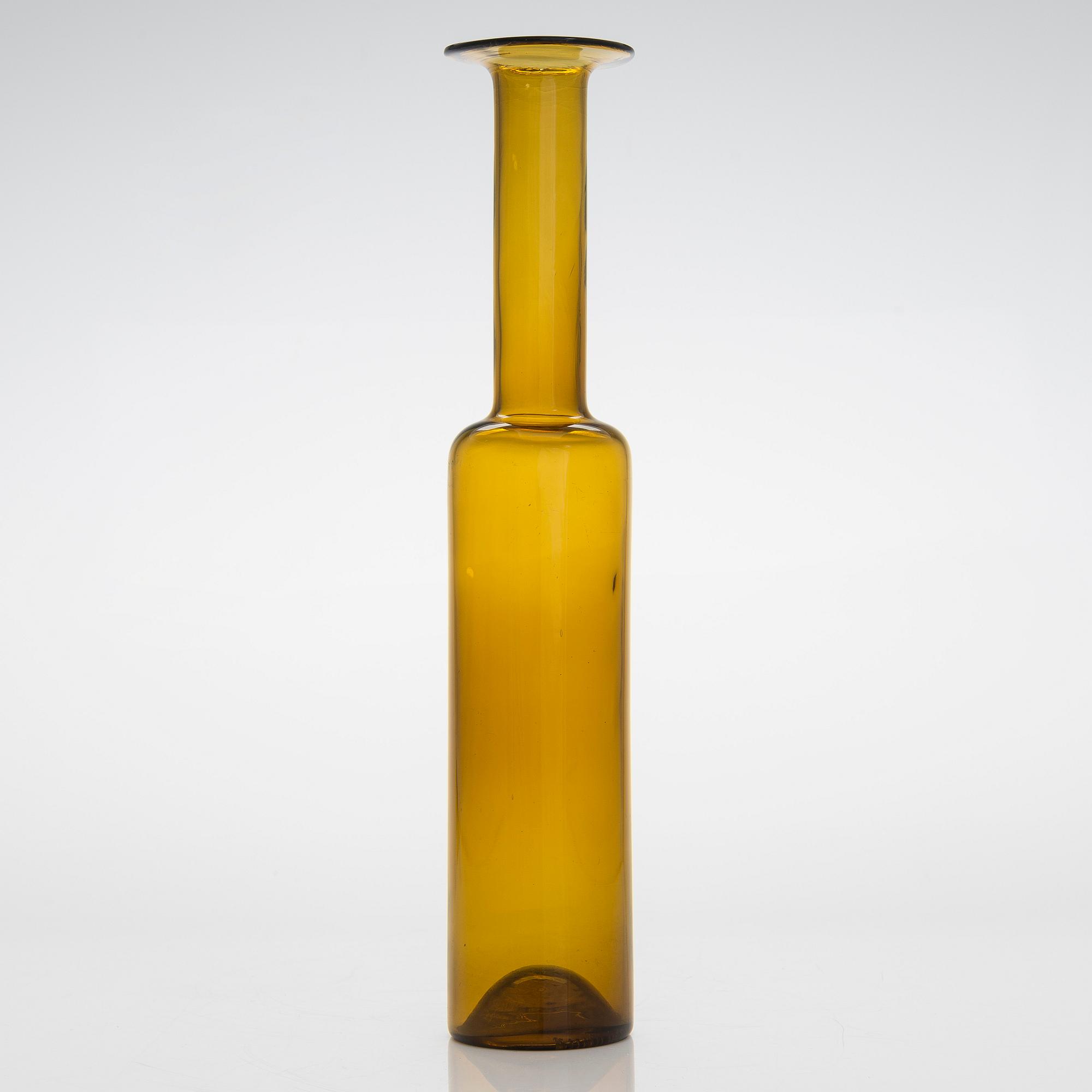 Nanny Still, a glass bottle signed Riihimäen Lasi O.Y Nanny Still.