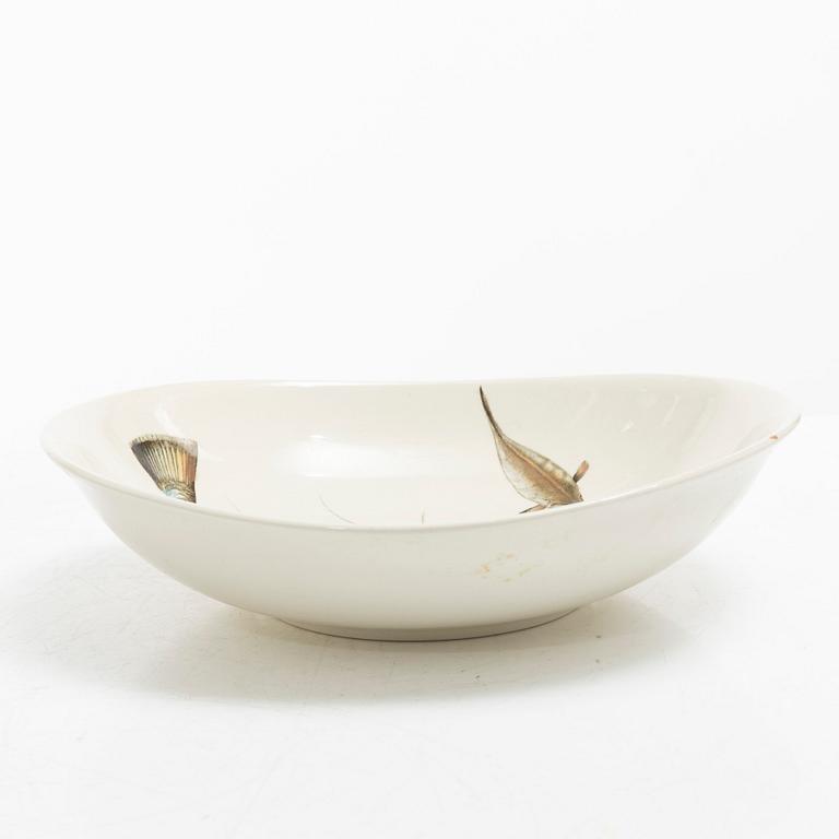 16 pieces of a Johnson Bros 'Fish' service, England.