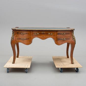 SKRIVBORD, Louis XV-stil, 1900-talets andra hälft.