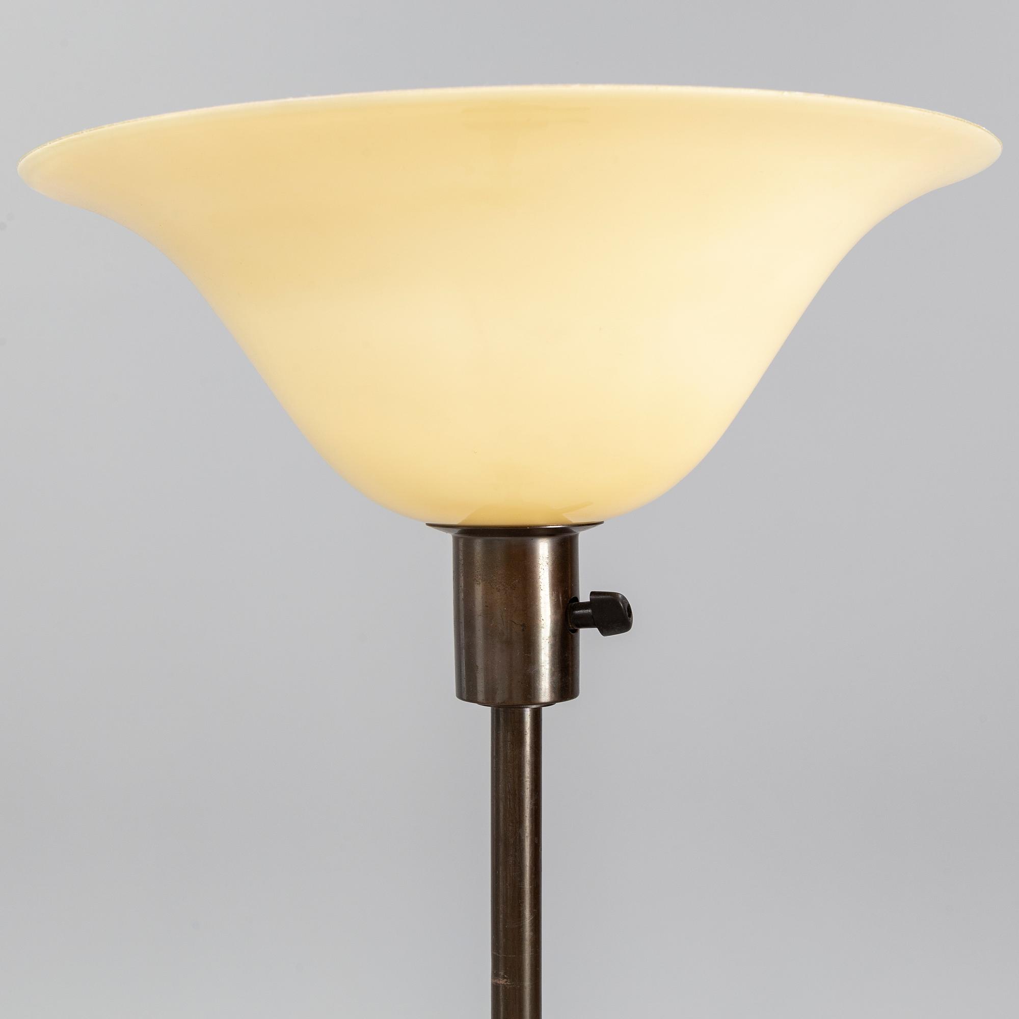 GOLVLAMPA,  1920/30 tal.